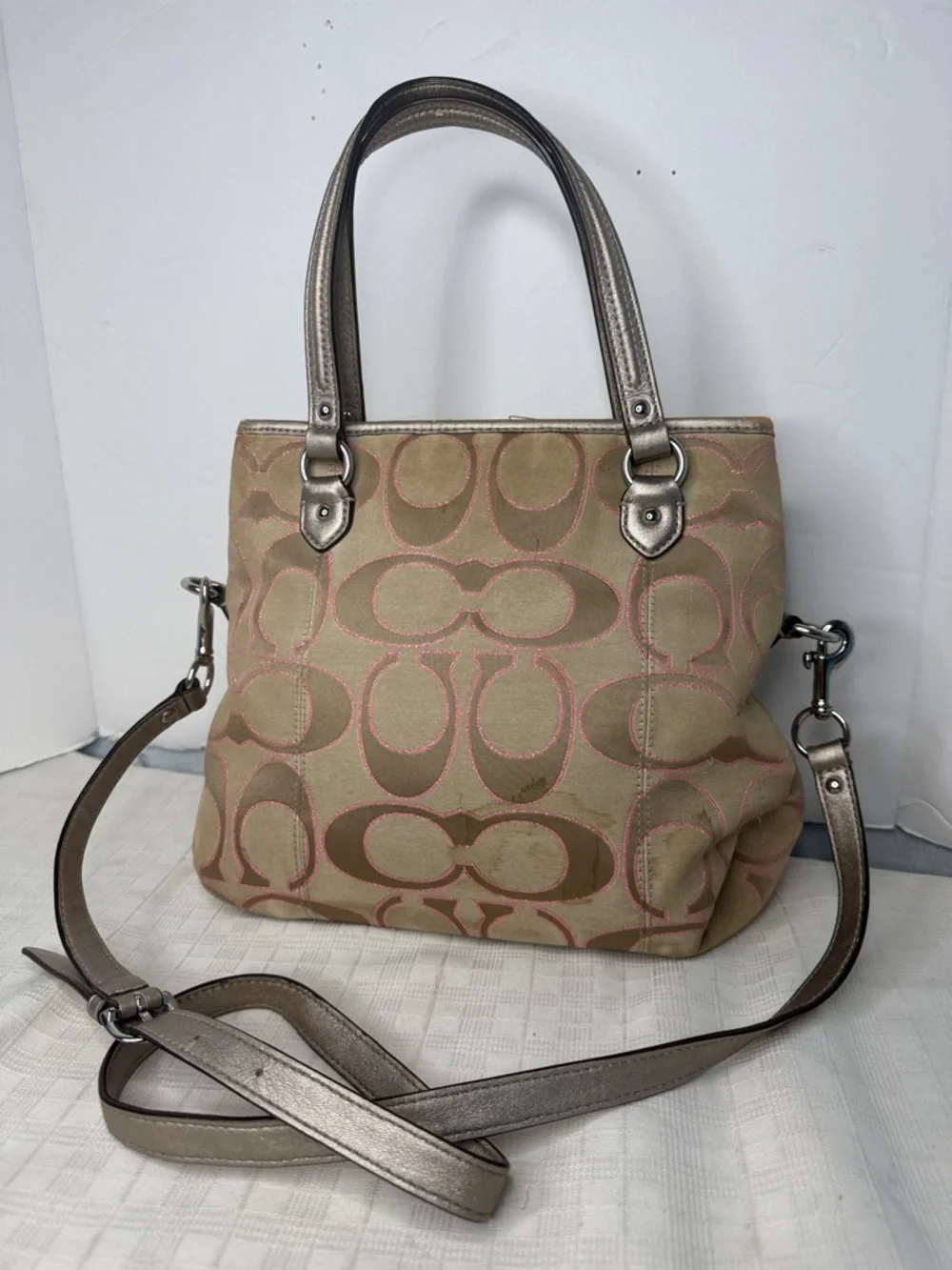Coach Daisy Outline Signature Metallic Mia Tote handbag, model F23940. - Picture 3 of 10
